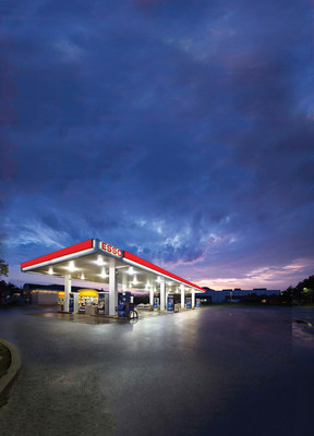 An Esso retail station in Oakville, ON. Media who use the image must credit photographer Chris Gordaneer. (CNW Group/Imperial Oil)