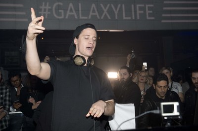 International DJ , KYGO, joined Samsung Canada on stage at Toronto’s Uniun Nightclub to celebrate the launch of the Galaxy S7 and Galaxy S7 edge (CNW Group/Samsung Electronics Canada)