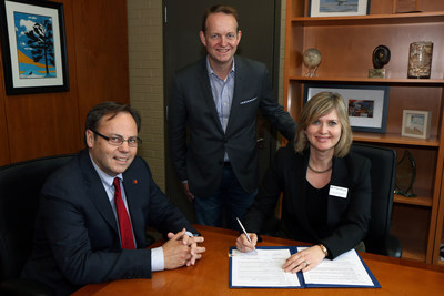 ON THIS PICTURE: Ron McKerlie, president, Ted Scott, Dean, Applied Research, Chief Innovation Officer, and Christine Bradaric-Baus, Vice-President, Academic, Mohawk College (CNW Group/Centre de recherche industrielle du Québec)