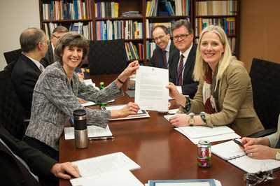 On April 14, 2016, Minister Catherine McKenna and Vice President of Sustainable Development, Laura Tuck, as Canada endorses the World Bank’s Zero Routine Flaring by 2030 Initiative in Washington D.C. (CNW Group/Environment and Climate Change Canada)