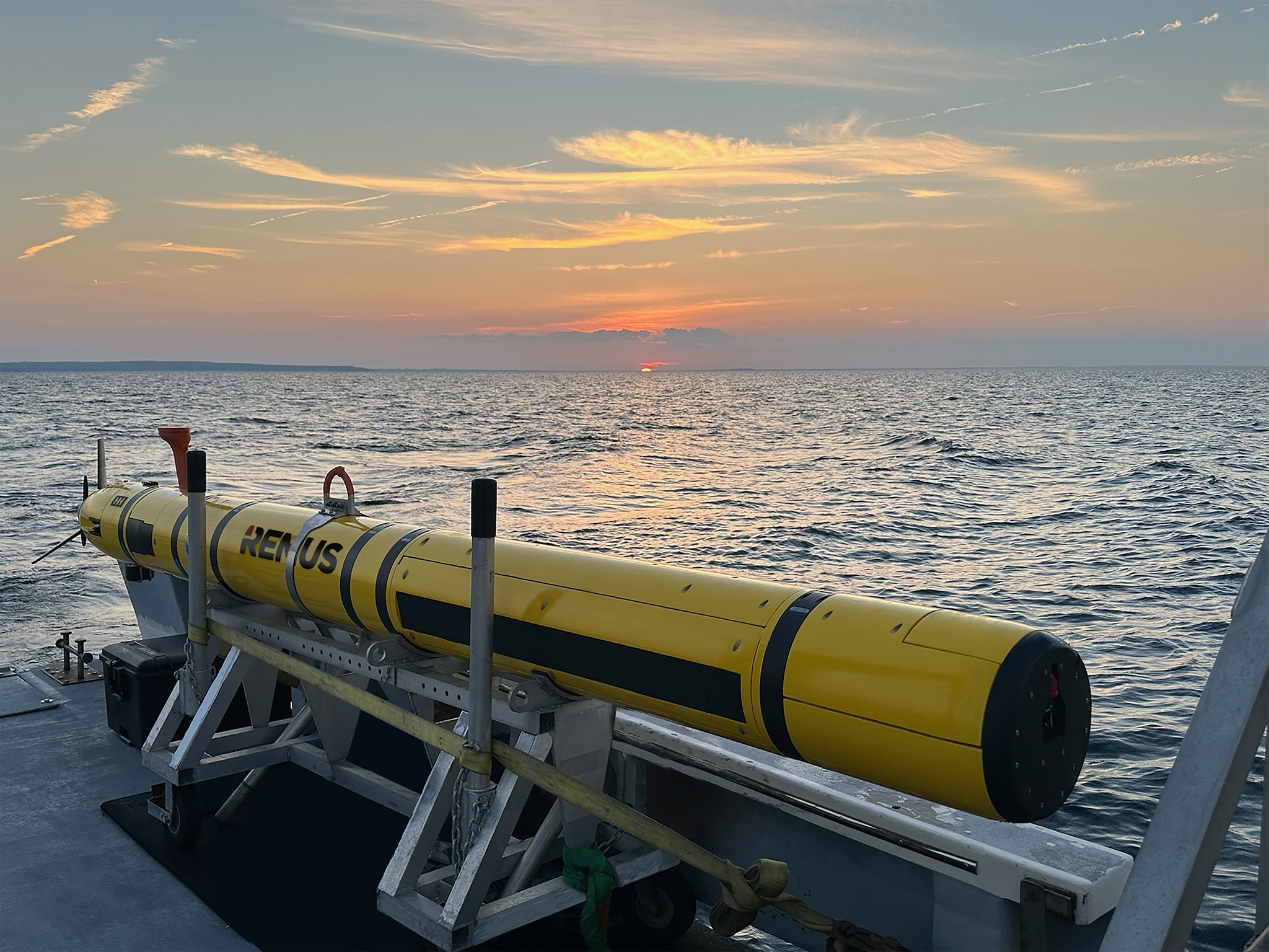 HII has successfully built and delivered two REMUS 620 uncrewed underwater vehicles (UUVs) to the National Oceanic and Atmospheric Administration (NOAA) for enhanced high-resolution ocean floor mapping. The REMUS 620 is the first medium-class UUV designed to deliver a comprehensive range of above- and below-water capabilities over long distances.